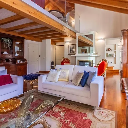 Easy Welcome Aglaia Luxury Lake View *