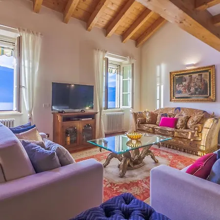 Apartment Easy Welcome Aglaia Luxury Lake View