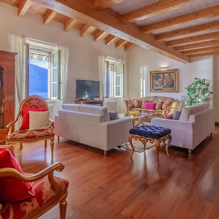 Easy Welcome Aglaia Luxury Lake View *