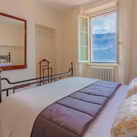 Easy Welcome Aglaia Luxury Lake View *