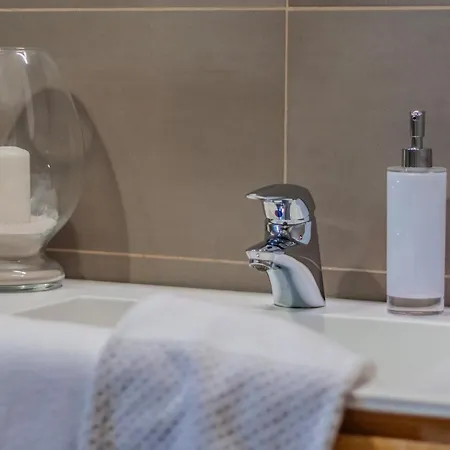 Easy Welcome Aglaia Luxury Lake View *