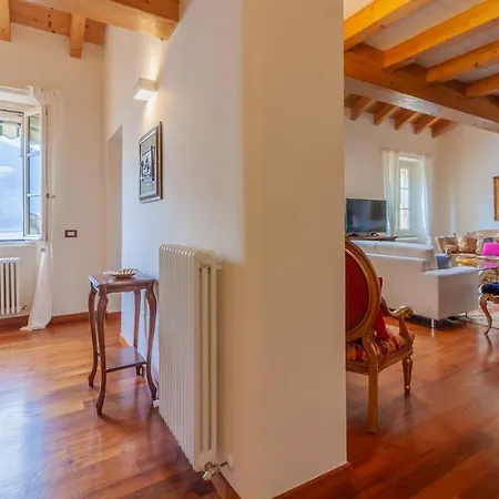 Easy Welcome Aglaia Luxury Lake View *