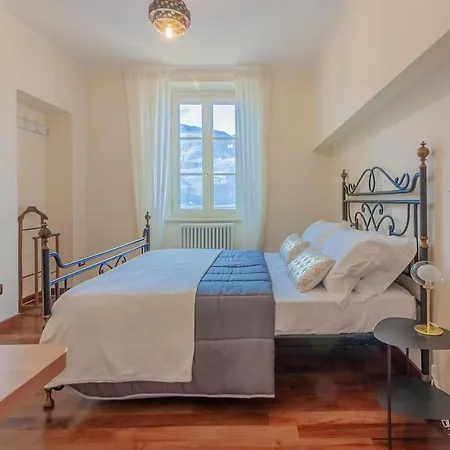 Easy Welcome Aglaia Luxury Lake View Apartment