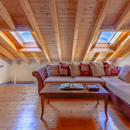 Easy Welcome Aglaia Luxury Lake View *