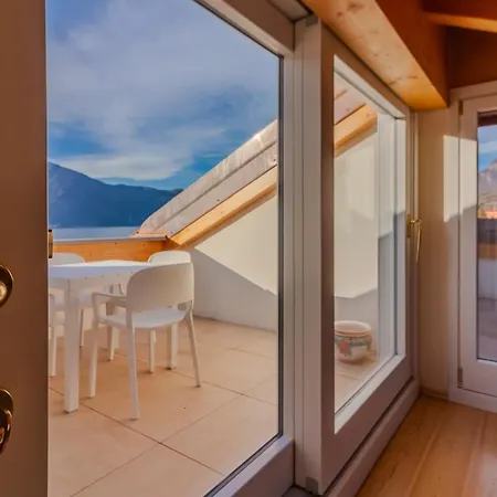 Apartment Easy Welcome Aglaia Luxury Lake View *