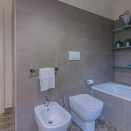 Easy Welcome Aglaia Luxury Lake View *
