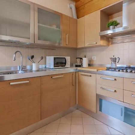 Easy Welcome Aglaia Luxury Lake View *