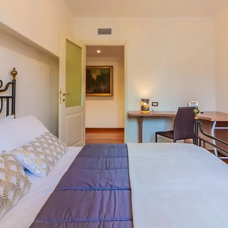 Easy Welcome Aglaia Luxury Lake View Apartment *