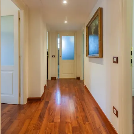 Easy Welcome Aglaia Luxury Lake View *
