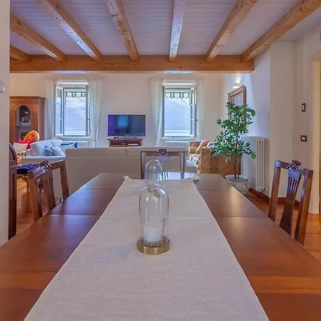 Easy Welcome Aglaia Luxury Lake View *