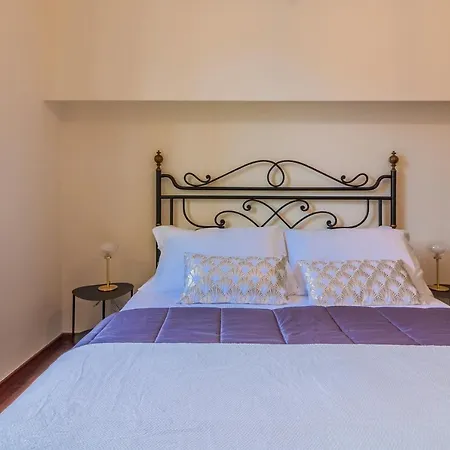Easy Welcome Aglaia Luxury Lake View