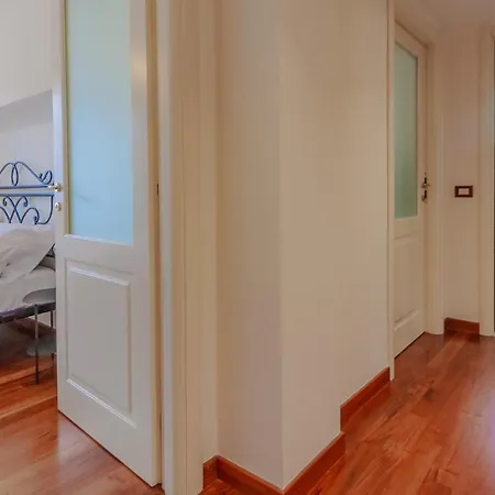 Apartment Easy Welcome Aglaia Luxury Lake View *